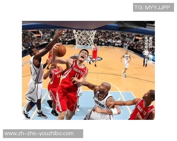 火箭与爵士季后赛首战激烈对决双方争夺晋级机会的精彩瞬间